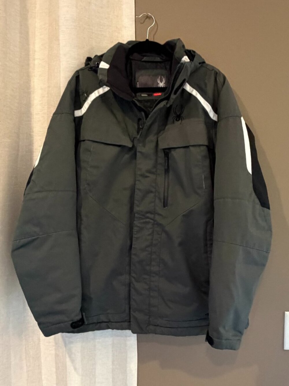 Spyder Ski Jacket Green Black Hooded Winter Thinsulate Pockets, Size Large